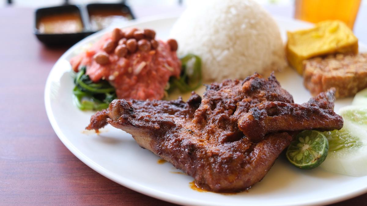 Selain Sirkuit Balap, Nikmati 5 Kuliner Khas Mandalika yang Bikin Rindu Makan Lagi