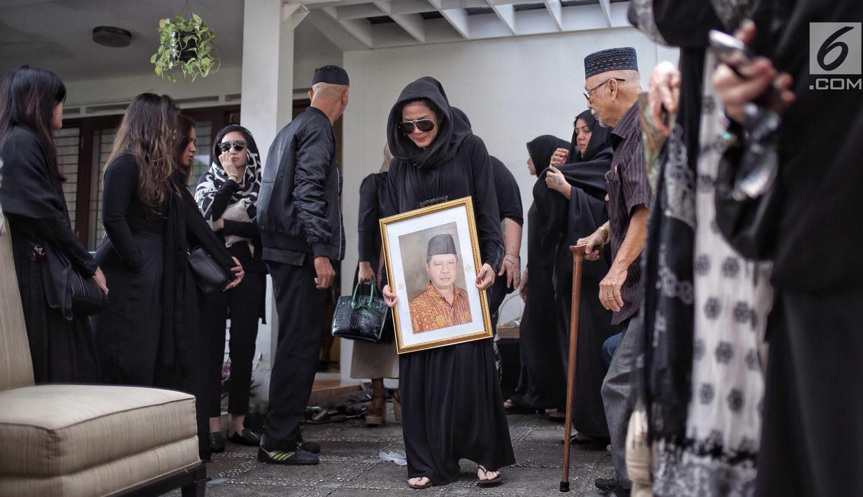 FOTO Suasana Rumah  Duka Ayah Olla  Ramlan  ShowBiz 