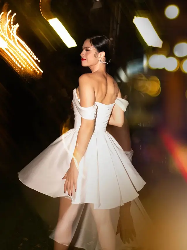 6 Potret Cantik Hana Saraswati Kenakan 4 Busana Berbeda Rancangan Renzi Lazuardi saat Menikah