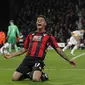 Striker Bournemouth, Joshua King, merayakan gol kemenangan atas MU pada laga Liga Premier Inggris di Stadion Vitality, Inggris, Sabtu (12/12/2015). (AFP/Ian Kington)