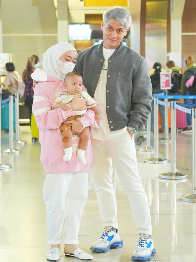 7 Potret Lesty Kejora dan Rizky Billar Liburan di Paris, Pamer Kemesraan