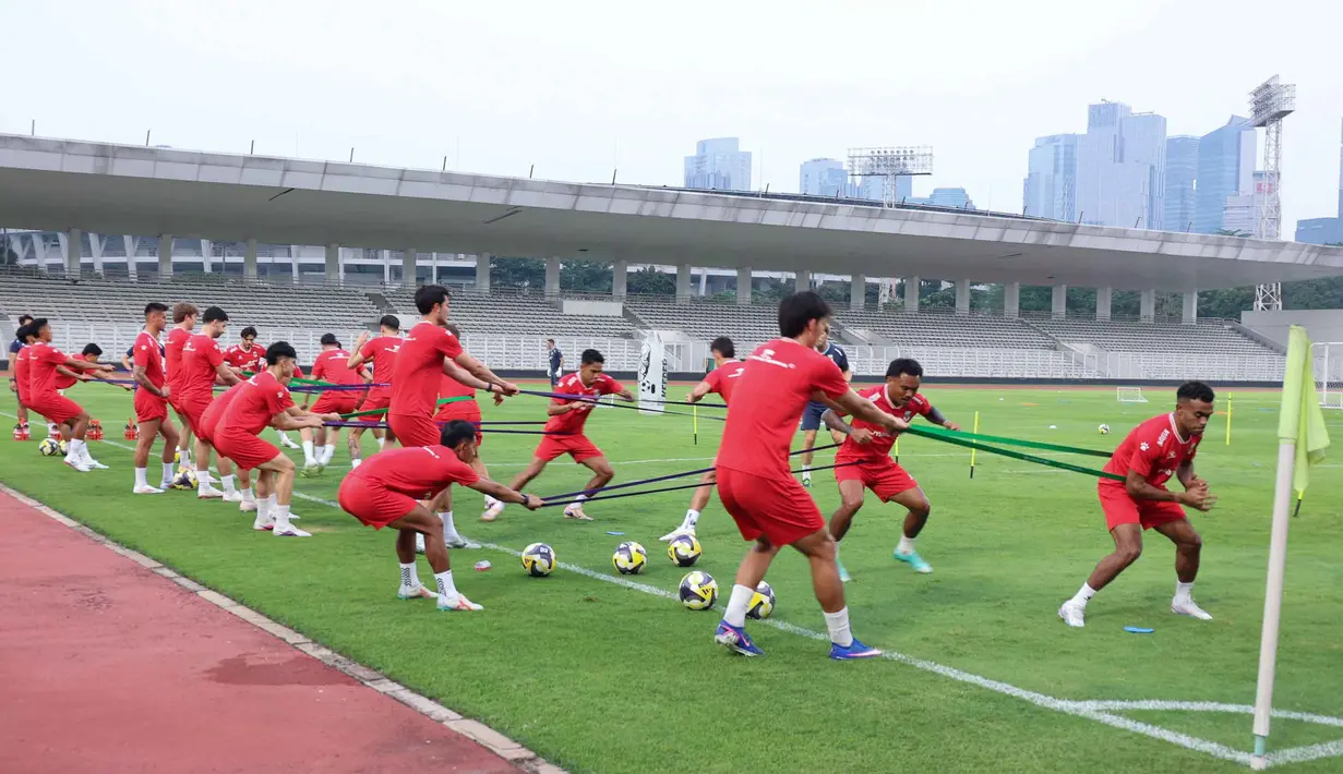 Pesepakbola yang tergabung Timnas Indonesia menjalani pemusatan latihan (Training Camp) di Stadion Madya, Kompleks Gelora Bung Karno, Senayan, Jakarta, Senin (1/6/2026). (Bola.com/M Iqbal Ichsan)