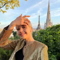 Melihat penampilan mahal Lisa BLACKPINK saat di Paris (instagram/lalalalisa_m)
