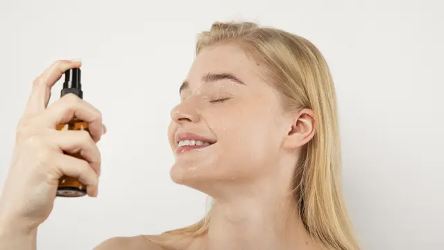 7 Tips Makeup Anti Longsor (photo by freepik.com)