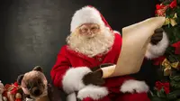 Unik, Santa Claus di Thailand Naik Gajah dan Bagi-Bagi Hadiah
