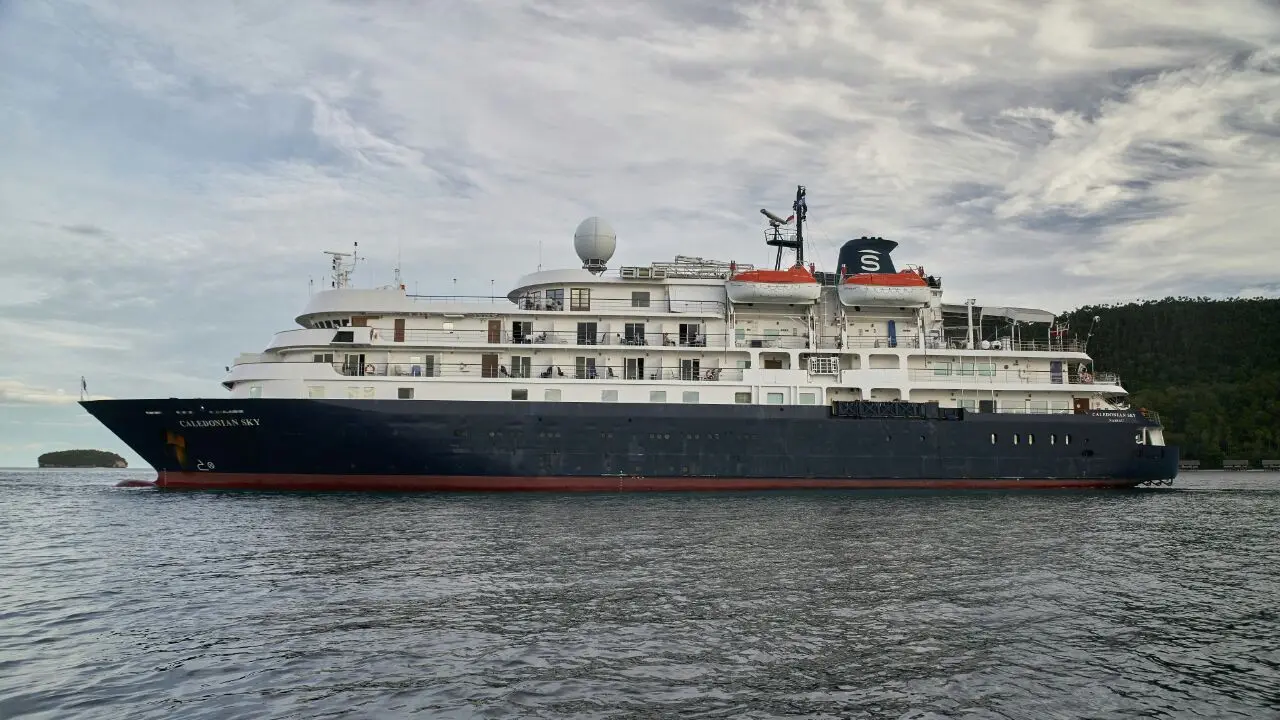 Caledonian Sky yang Rusak Terumbu Karang di Raja Ampat