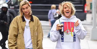 Justin Bieber dan Hailey Baldwin jelas tengah menikmati kebahagiaan yang diberikan oleh cinta. (SplashNews/HollywoodLife)