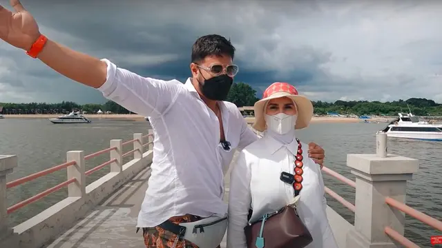Momen Liburan Ammar Zoni dan Irish Bella Naik Kapal Pesiar. (Sumber: YouTube/Aish TV)