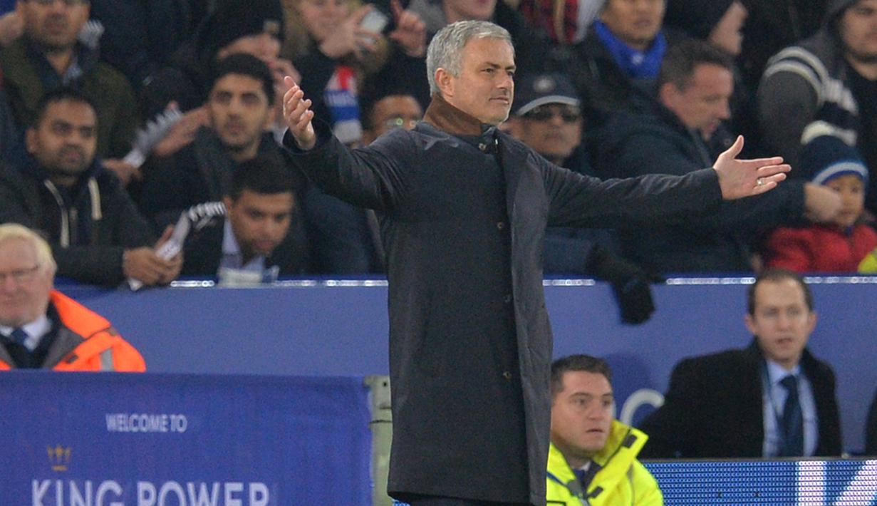 Pria asal Portugal itu masih menjalani masa rehat setelah dipecat Chelsea Desember lalu,wacana Mempora tersebut membuat heboh media Indonesia hingga luar, Kita tahu bahwa Jose Maurinho merupakan salah satu pelatih termahal di dunia.(PAUL ELLIS / AFP)