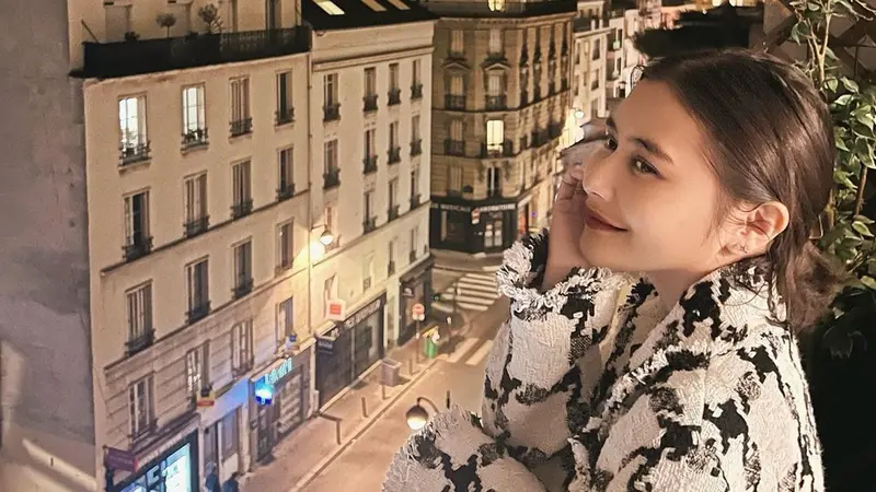 Momen Liburan Prilly Latuconsina di Paris, Tampil Classy