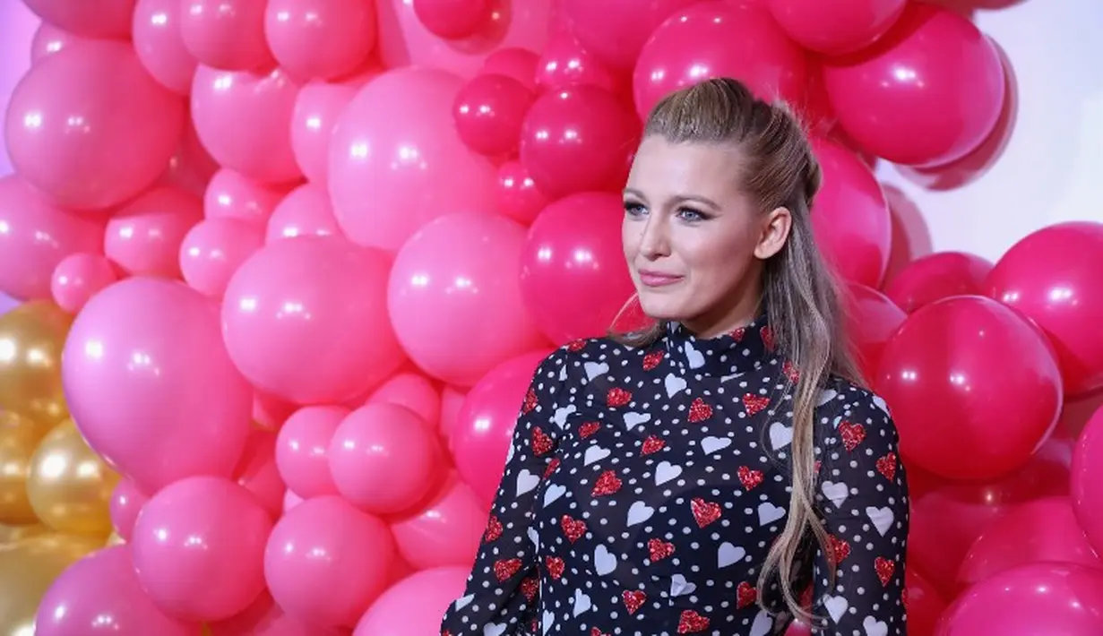 Aktris Blake Lively pun ternyata miliki nama panggung. Ia terlahir dengan nama asli Blake Ellender Brown. (ANNA WEBBER / GETTY IMAGES NORTH AMERICA / AFP)