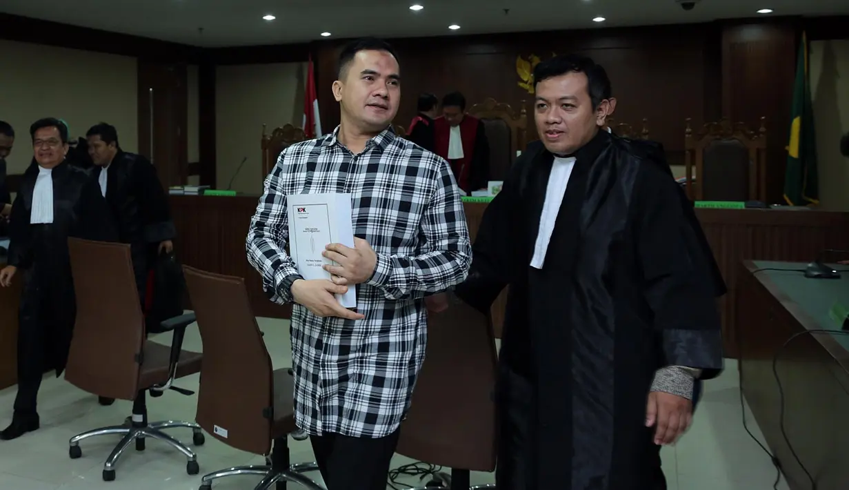 Jaksa Penuntut Umum (JPU) menyatakan Saipul Jamil secara sah dan meyakinkan bersalah melakukan tindak pidana korupsi secara bersama-sama. Hal yang memberatkan Saipul adalah tidak mendukung program pemerintah dalam membrantas KKN.(Deki Prayoga/Bintang.com)