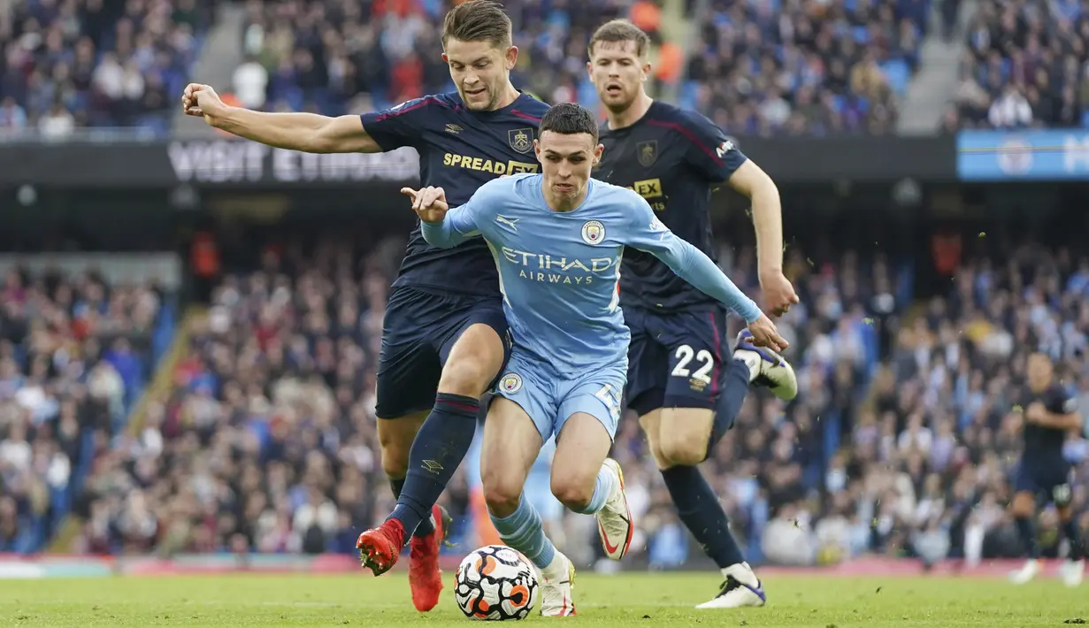 Juara bertahan Liga Inggris Manchester City memetik kemenangan meyakinkan saat menjamu Burnley pada pekan ke-8 Premier League 2021/2022, Sabtu (16/10/2021). (AP/Jon Super)