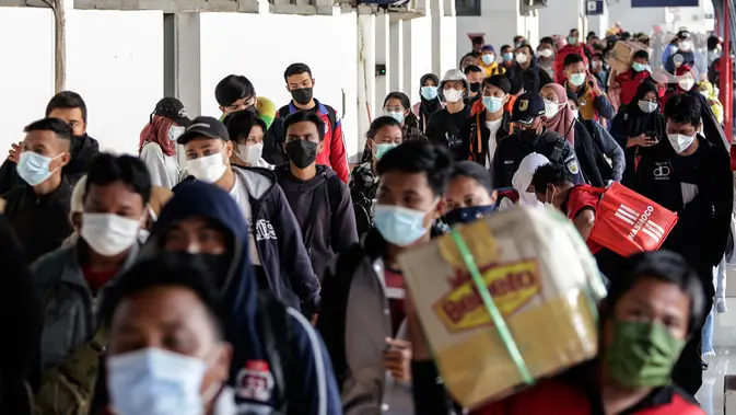    Jakarta Digeruduk 15 Ribu Pendatang: Beban atau Peluang Emas?   Arus Balik Jakarta: 15 Ribu Pendatang, Siapkah Ibu Kota?   Jakarta Kedatangan 15 Ribu Warga Baru: Selamat Datang atau Selamat Tinggal Kenyamanan?   15 Ribu Pendatang Serbu Jakarta: Mimpi Jadi Kenyataan atau Mimpi Buruk?   Jakarta di Tengah
