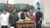 Ketua DPR Ade Komarudin meresmikan media center (Devira Prastiwi/Liputan6.com)