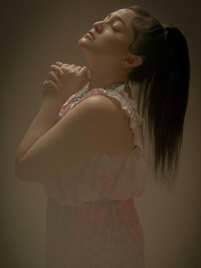 8 Gaya Pemotretan Marshanda untuk Kampanye "Self Love" Ini Banjir Pujian