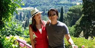 Pada lebaran tahun ini, presenter dan pemeran Luna Maya mengisi libur lebaran di Italia. Bersama dengan kekasihnya, Reino Barack, Luna ke Italia sekaligus memenuhi undangan pernikahan rekannya. (Instagram/lunamaya)