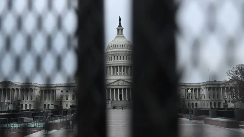 Pagar mengelilingi Gedung DPR AS di Washington DC. (Brendan Smialowski/AFP)