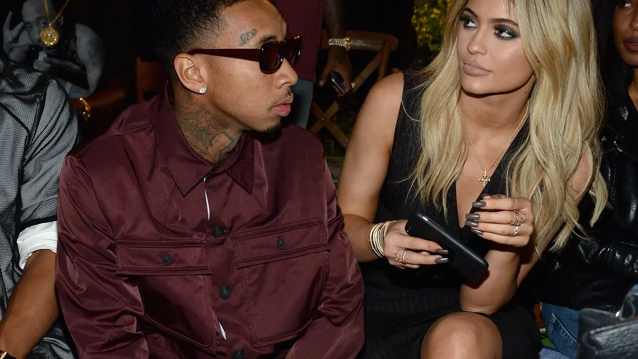 Ada yang aneh difoto mesra Tyga dan Kylie Jenner. (AFP/Bintang.com)