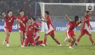 Pemain Timnas Indonesia saat merayakan kemenangan atas Thailand di babak Semifinal Piala AFF U-23 2025 di Stadion Utama Gelora Bung Karno (SUGBK) Jakarta, Jumat (25/7/2025). (Liputan6.com/Helmi Fithriansyah)