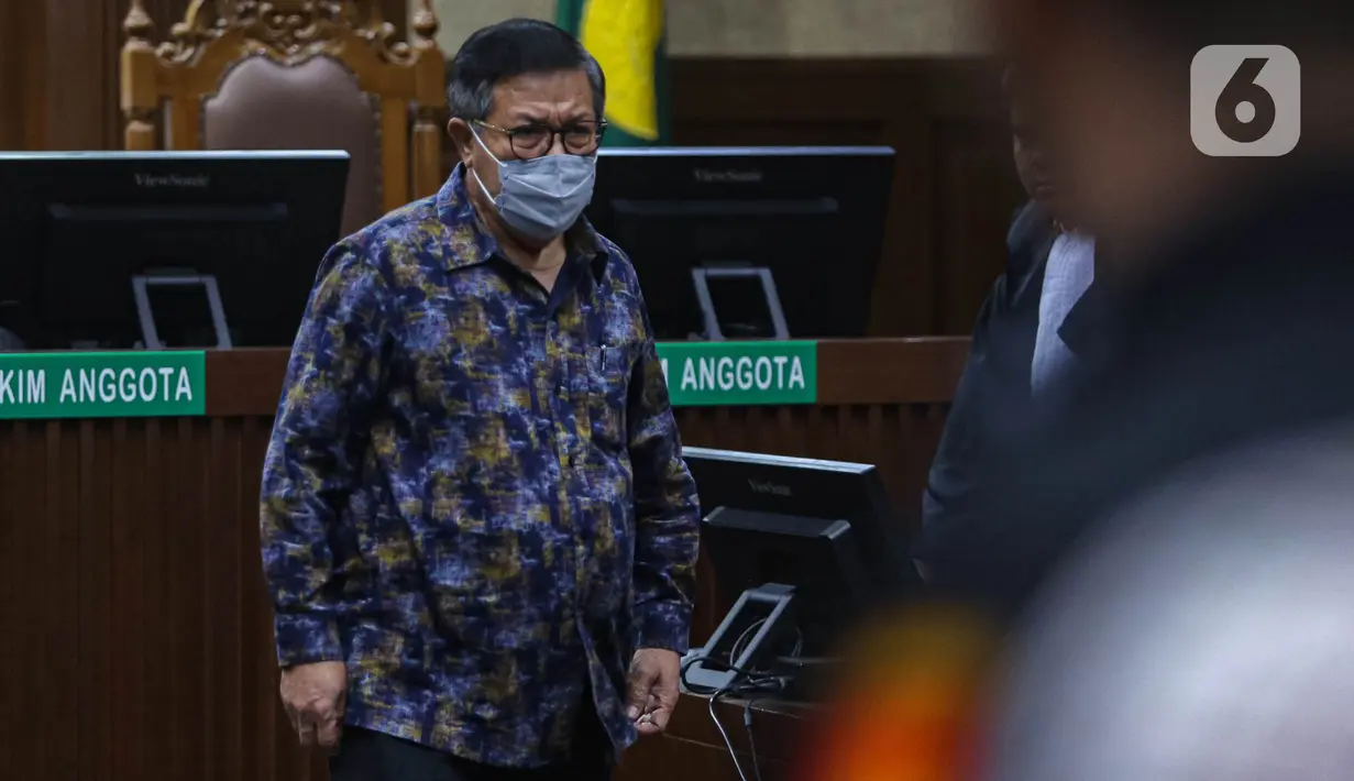 Erintuah Damanik, hakim nonaktif pada Pengadilan Negeri (PN) Surabaya, terdakwa kasus dugaan suap pengurusan perkara Gregorius Ronald Tannur, pelaku pembunuhan kekasihnya Dini Sera Afriyanti. (Liputan6.com/Angga Yuniar)