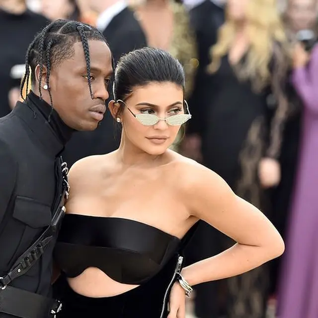 Kylie Jenner Tak Akan Nikahi Travis Scott Karena Alasan Ini Entertainment Fimela Com [ 640 x 640 Pixel ]