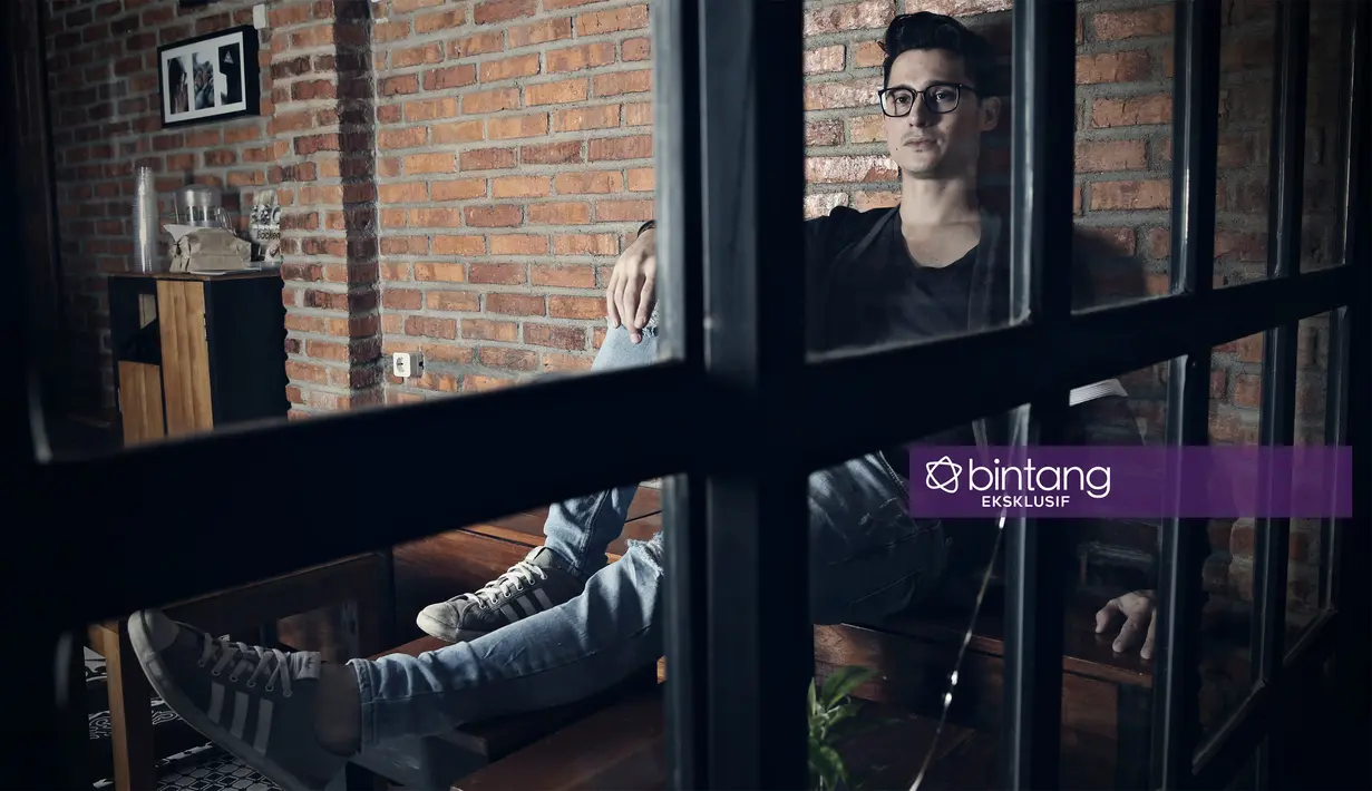 Sejak awal, Nino Fernandez sangat menginginkan menjadi bintang film. Sejak kemunculannya menjadi VJ, banyak tawaran main sinetron menghampirinya. Tapi ia menolaknya. (Bambang E. Ros/Bintang.com)