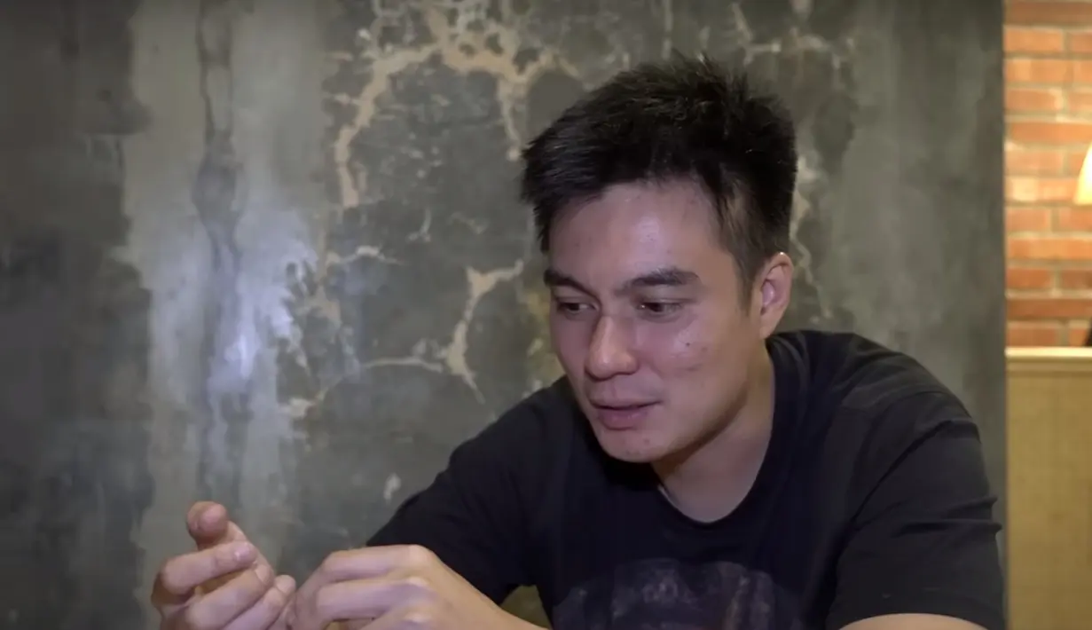 Lebih lanjut, diskusi mengarah ke pergelaran mode Citayam Fashion Week dalam format dan konsep yang lebih proper. Baim Wong akan menalangi dananya lebih dulu lewat sejumlah kesepakatan. “Gimana kalau kita, dari hasil semuanya ini kalau misalkan ada, karena semua dari uang saya dulu nih semuanya, kalau misalkan hasil dari sini ada, kita buat bangun Citayam. Boleh ditanyakan juga sama mereka,” Baim Wong menjelaskan. (Foto: Dok. YouTube Baim Paula)