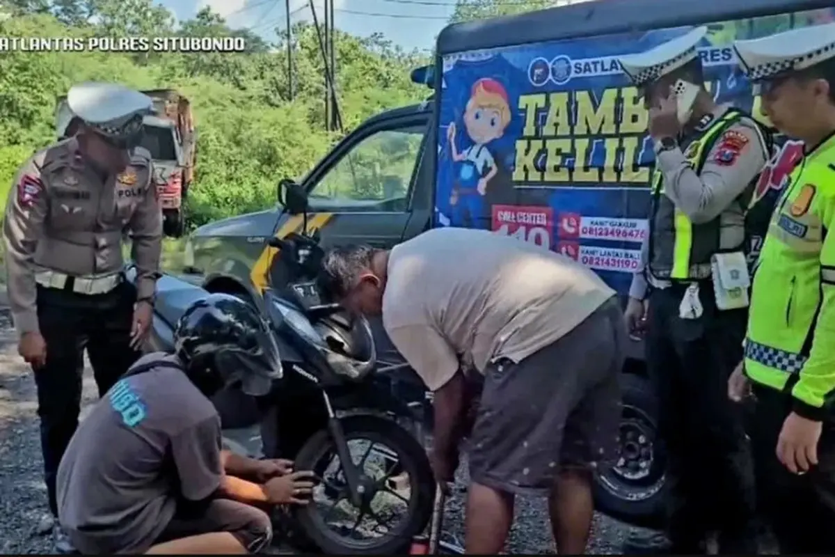 Polres Situbondo sediakan tambal ban gratis di jalur pantura , hutan Baluran pada musim mudik dan balik lebaran 2024 (Istimewa)