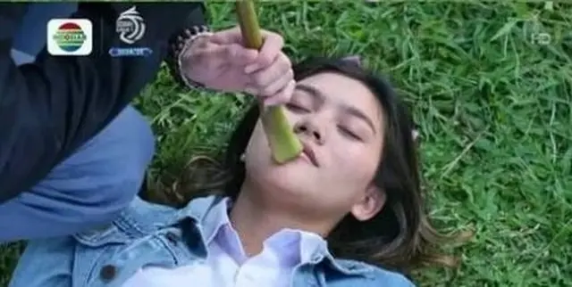 6 Adegan orang pingsan ini cuma ada di sinetron Indonesia, kocaknya bikin gagal kasihan