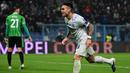 Pemain Inter Milan, Lautaro Martinez merayakan golnya ke gawang Sassuolo dalam laga lanjutan Liga Italia 2025/2026 melawan Inter Milan di Mapei Stadium, Minggu (08/02/2026) waktu setempat. (AFP/Piero Cruciatti)