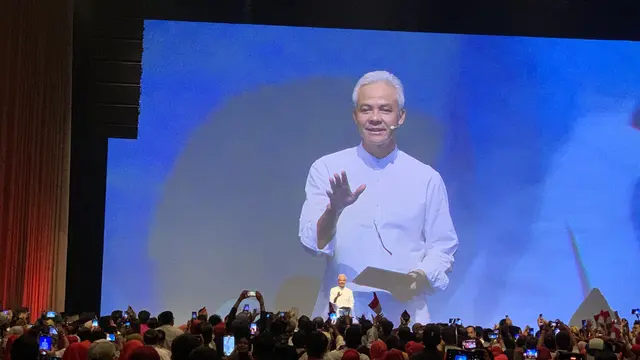 Bakal Capres Ganjar Pranowo saat diskusi bersama Forum Alumni Perguruan Tinggi se Indonesia di Djakarta Theater, Minggu (17/9/2023) (Liputan6.com/Delvira Hutabarat)