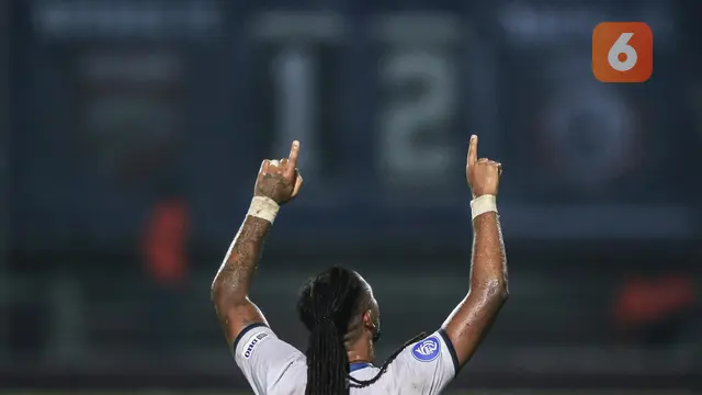 Foto: Ekspresi Cak Sodiq Usai Cetak Dua Gol dan Bawa Arema FC Kembali ke Papan Atas Klasemen BRI Liga 1