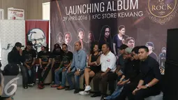 Suasana peluncuran album di Kawasan Kemang, Jakarta, Jumat (29/04/2016). Boomerang, Grassrock dan D'bandhits launching album kompilasi mereka yang diberi nama 3 ROCK. (Liputan6.com/Herman Zakharia)