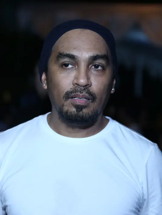 Sebagai seorang sahabat dekat Mike Mohede, tentu saja Glenn Fredly sudah mengikhlaskan dan mengiri kepergian Mike dengan doa. (Nurwahyunan/Bintang.com)