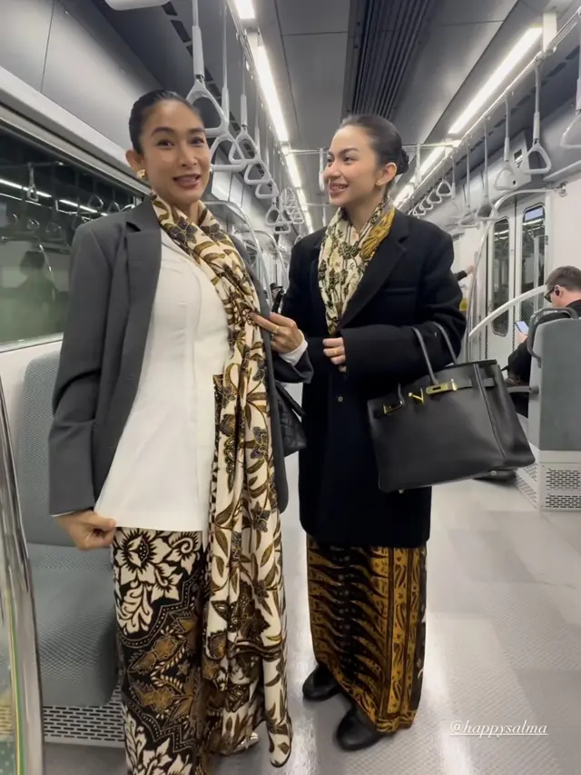 Happy Salma dan Ariel Tatum di Jepang. [@arieltatum]