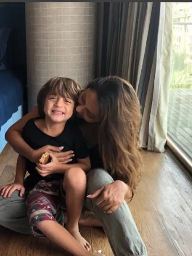 [Bintang] AbRam Khan dan Gauri Khan