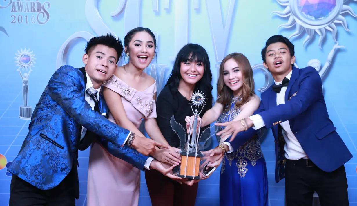 Sebagai pemeran di Sinetron Mermaid in Love, Amanda Manopo merasa kerja kerasnya terbayar dengan kemenangan ini. Ia mengucapkan terima kasih kepada semua kru yang sudah terlibat. (Adrian Putra/Bintang.com)