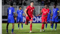 Pemain Timnas Indonesia U-20, Jens Raven melakukan selebrasi setelah mencetak gol ke gawang Maladewa pada laga Kualifikasi Piala Asia U-20 2025 di Stadion Madya, Senayan, Jakarta,&nbsp;Rabu (25/09/2024). (Bola.com/Bagaskara Lazuardi)