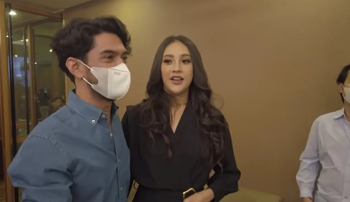 Reza Rahadian (Youtube/Anya Geraldine)