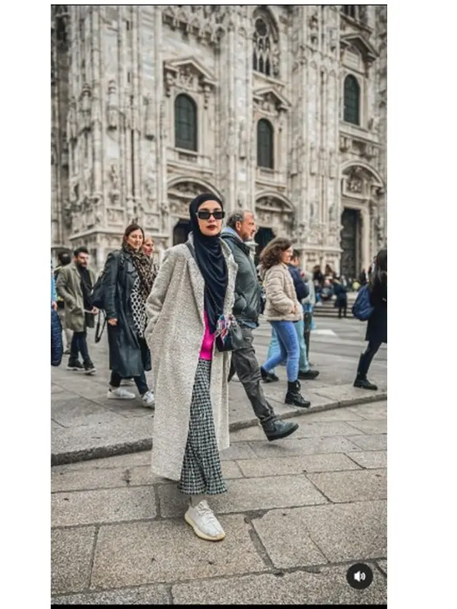6 Potret Liburan Shireen Sungkar dan Teuku Wisnu di Milan, Tampil Mesra