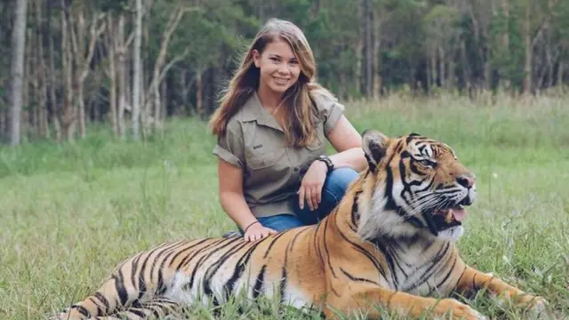 [Bintang] Gadis Ini Dibilang Bodoh karena Suka Bermain dengan Binatang Berbahaya, tapi Ia Mengejutkan Banyak Orang dengan Nama Belakangnya