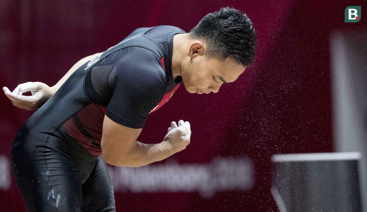Lifter Indonesia, Eko Yuli Irawan, saat berlaga pada Asian Games di JIExpo, Jakarta, Selasa, (21/8/2018). Eko Yuli berhasil menyumbang medali emas angkat besi putra kelas 62kg. (Bola.com/Peksi Cahyo)