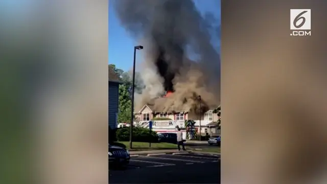 VIDEO: Helikopter Jatuh Menimpa Rumah di Virginia