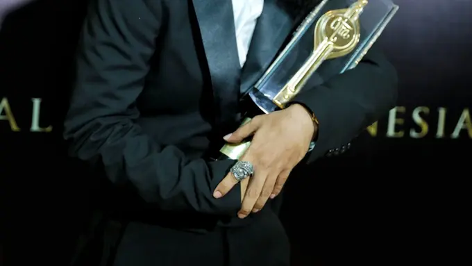 [Bintang] Alex Abbad