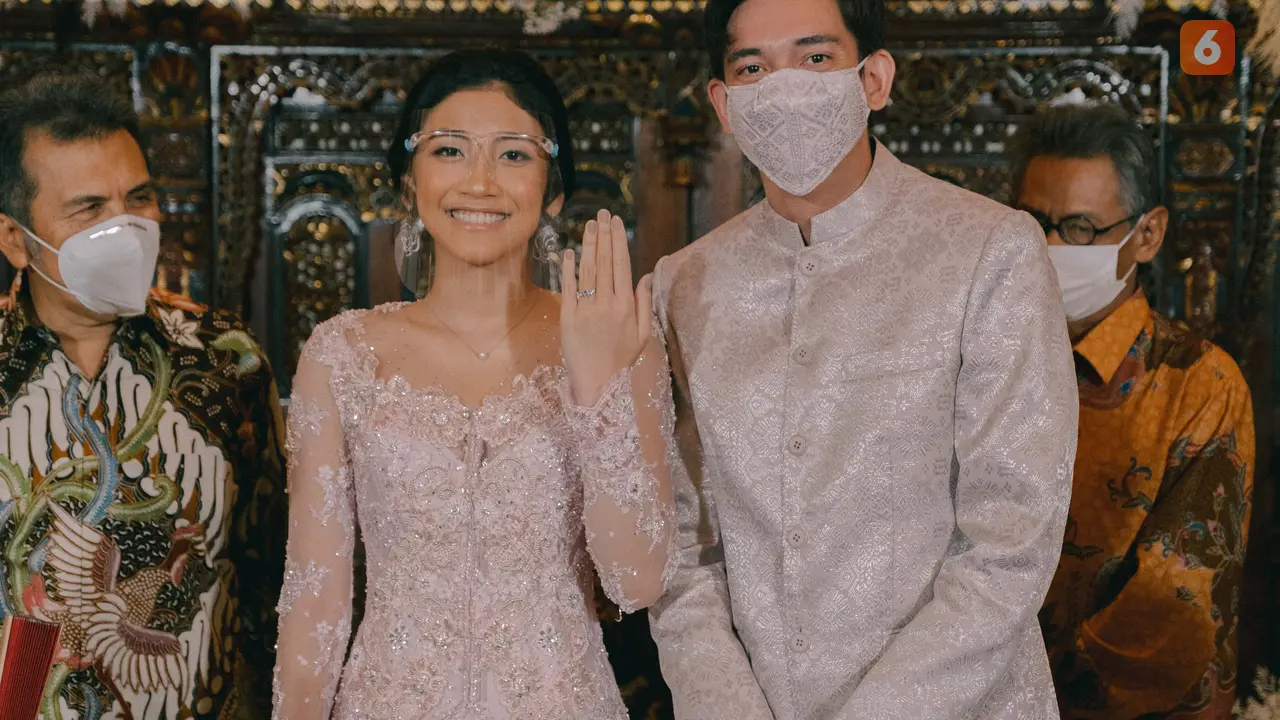 [Fimela] Adipati Dolken dan Canti Tachril