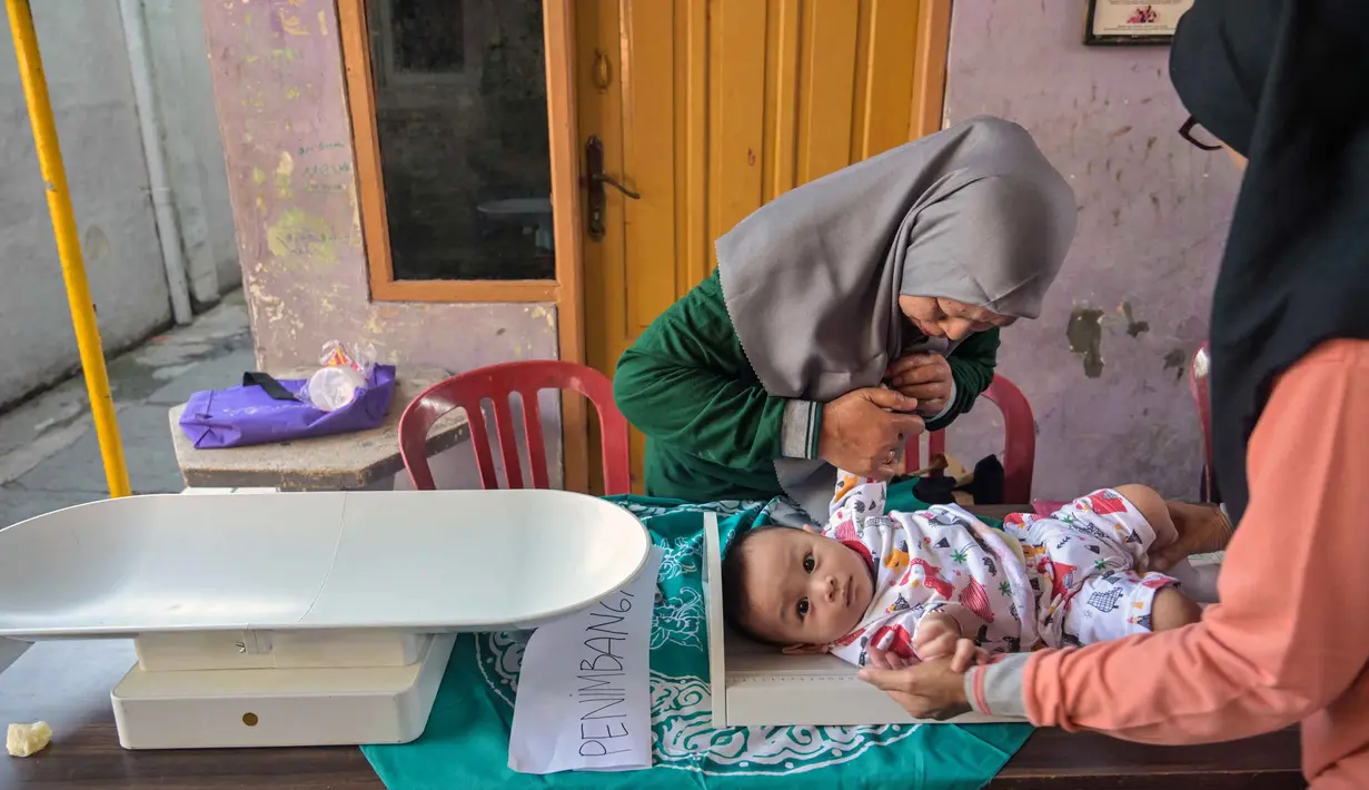 Program ini meliputi Imunisasi Tambahan ORI Campak untuk anak usia 9 bulan hingga 7 tahun. (Juni KRISWANTO/AFP)
