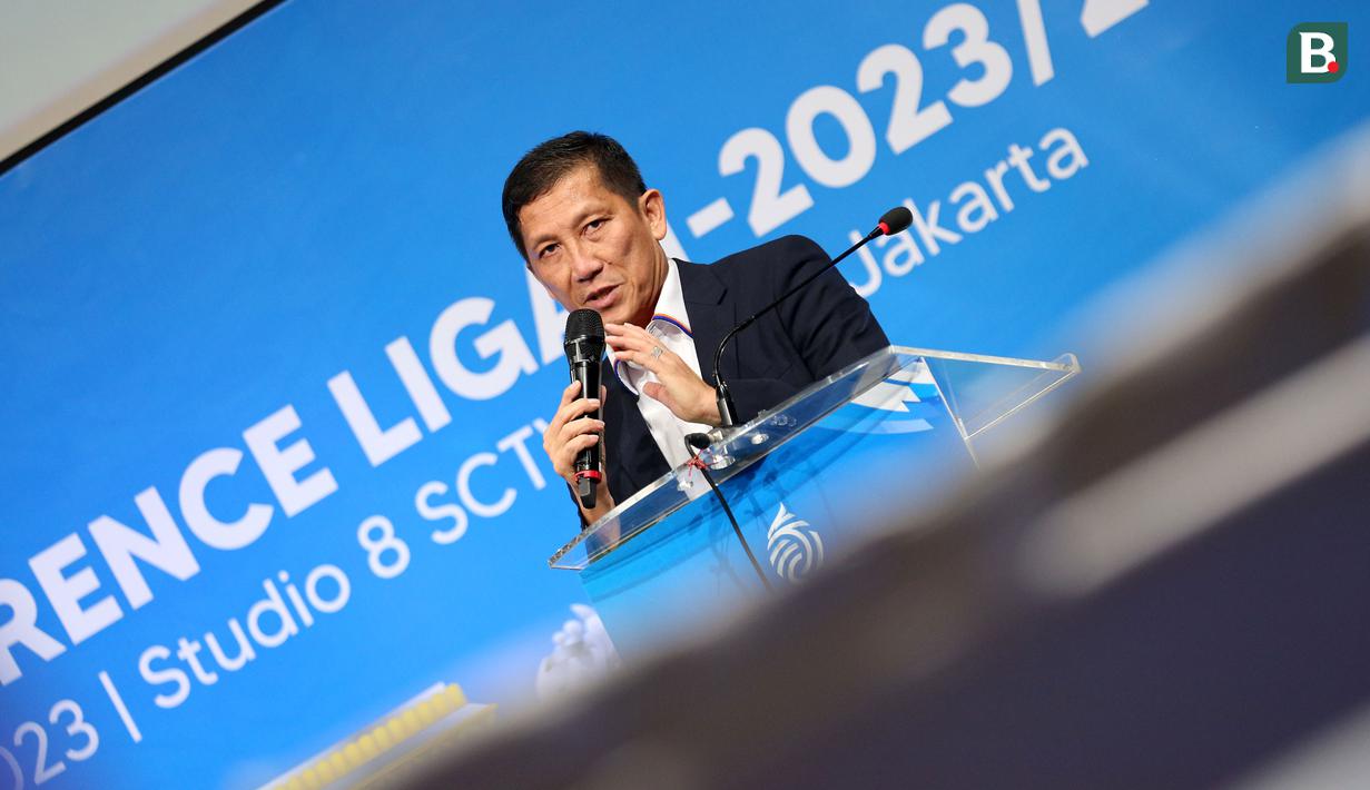 <p>Direktur Utama PT Liga Indonesia Baru (LIB), Ferry Paulus berbicara dalam acara konferensi pers Liga 1 2023/2024 di SCTV Tower, Senayan, Jakarta Pusat, Kamis (15/6/2023). (Bola.com/Bagaskara Lazuardi)</p>