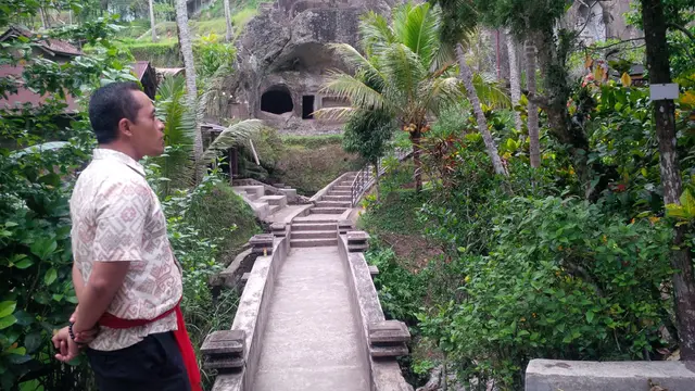 Merasakan Dinginnya Aura Mistis Kawasan Istana Tampak Siring