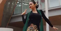 Ariel Tatum belum lama ini membawakan tarian Jaipongan dalam Paviliun Indonesia, World Expo 2025 di Osaka, Jepang. [@arieltatum].
